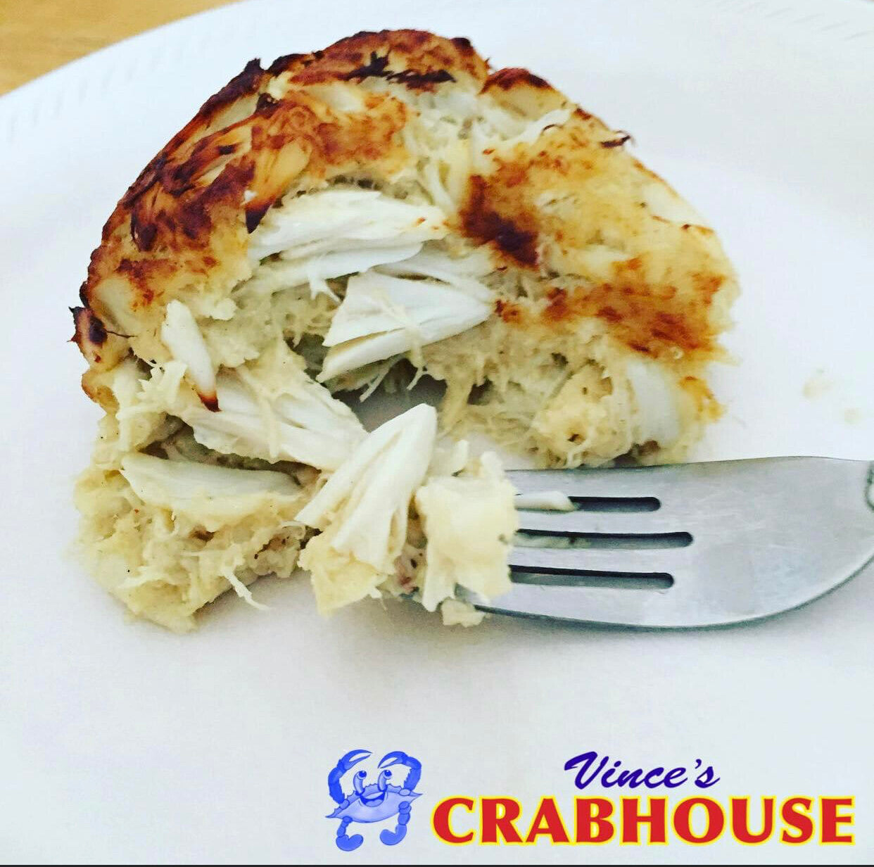 10 Jumbo Lump Crab Cakes FREE SHIPPING Vince S Crab House   A31196A6 8219 4930 9958 10F06F17596B 